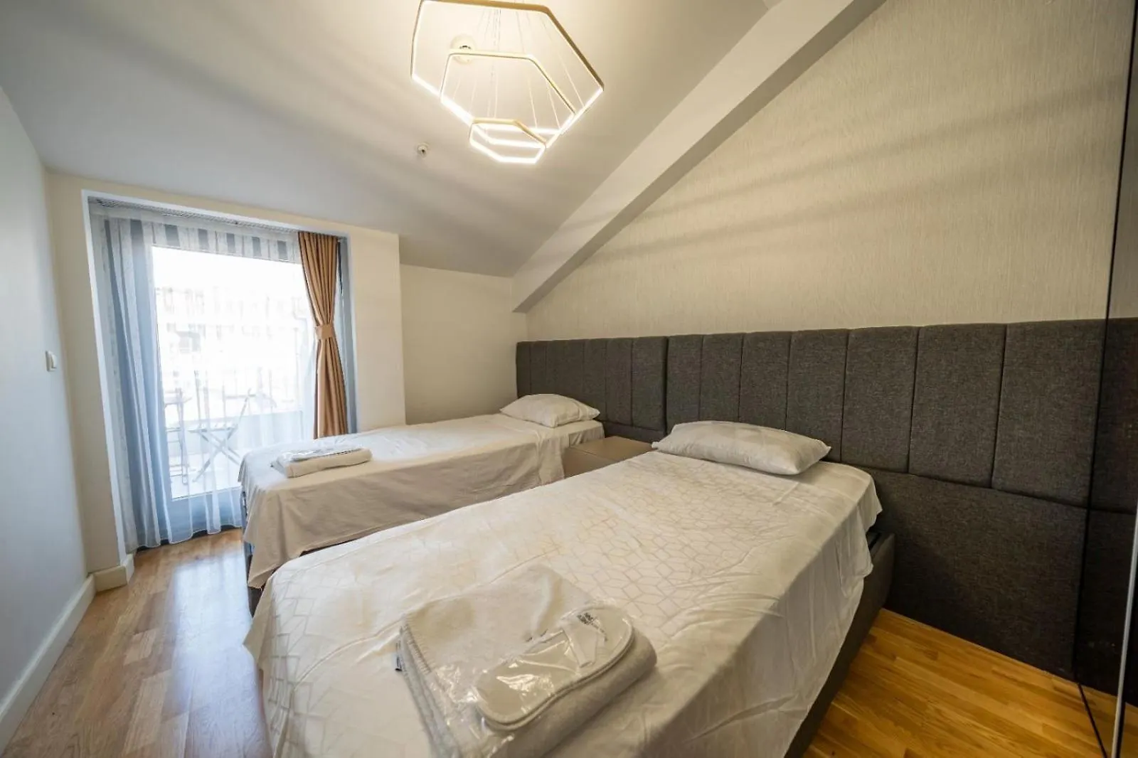 アパート Three Bedroom Flat With Garage Pool Petek Residence 122 イスタンブール トルコ